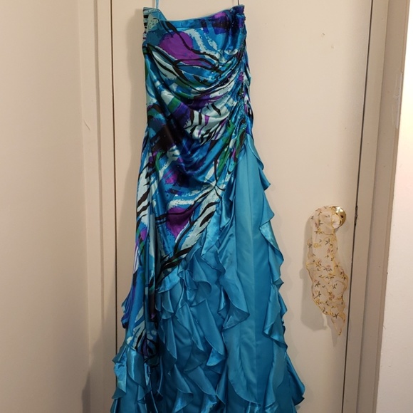 Strapless ruched sequins ruffled prom dress - Picture 2 of 7